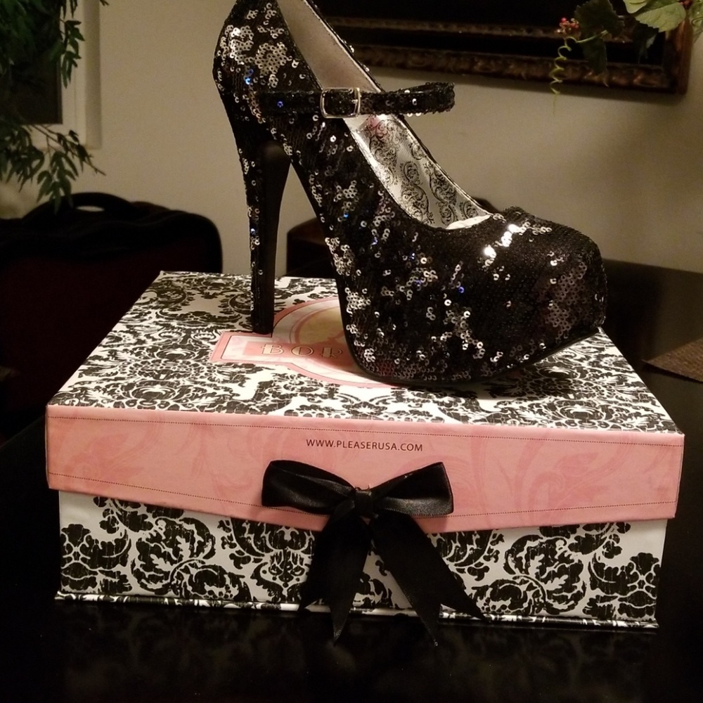 Bordello black sequin platforms size 8 NWT